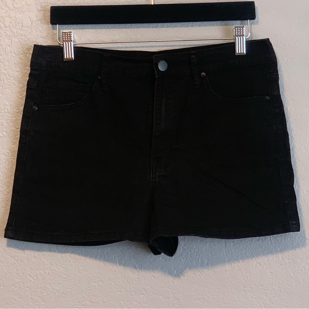 Black Forever 21 shorts
